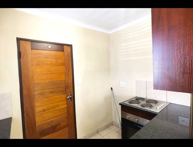 3 BEDROOM FREESTANDING FOR SALE IN KOSMOSDAL